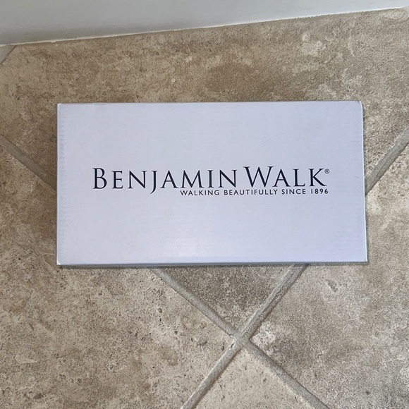 Benjamin Walk Touch Ups Dyeables Betty White Satin Pump - Size 7.5 - Picture 8 of 9